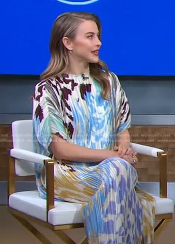 Julianne Hough’s printed pleated dress on Good Morning America