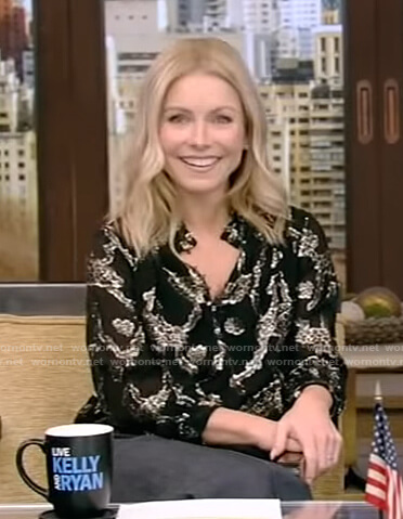 Kelly's metallic blouse and wide-leg jeans on Live with Kelly and Ryan