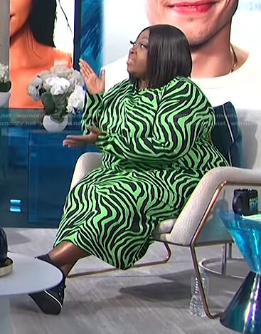 Loni’s green zebra print long sleeve dress on E! News Daily Pop