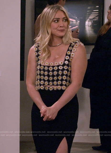 Sophie’s daisy chainmail overlay top on How I Met Your Father