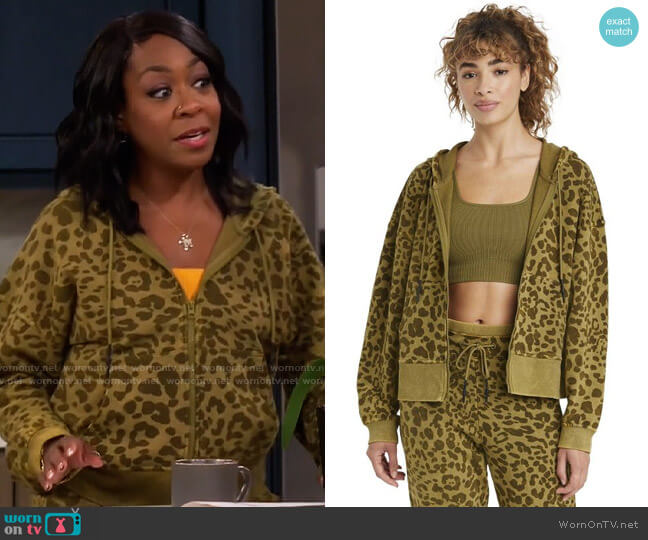 WornOnTV: Tina’s green leopard print hoodie and sweatpants on The ...