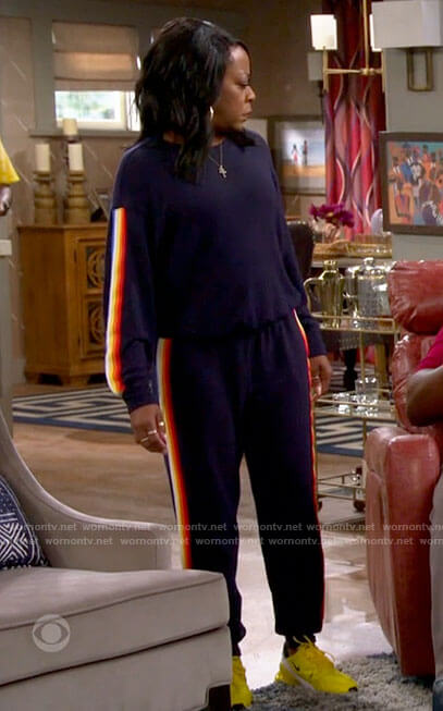 fortvivlelse flydende Automatisk WornOnTV: Tina's side striped sweatshirt and pants set with yellow sneakers  on The Neighborhood | Tichina Arnold | Clothes and Wardrobe from TV