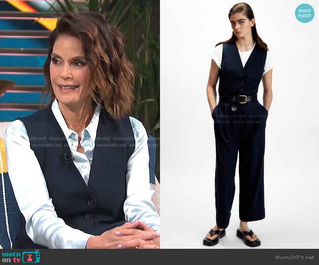 Lapelless Vest and Cuffed Pants by Zara worn by Teri Hatcher on E! News Daily Pop