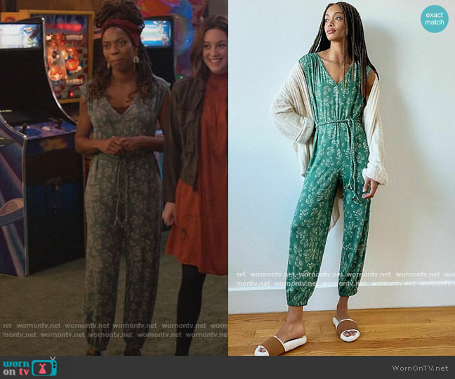 Weekend Sleep Jumpsuit by Anthropologie worn by Denise (Sasheer Zamata) on Home Economics