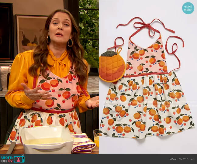 Casa Fruita Pot Holder & Apron Set by Anthropologie worn by Drew Barrymore  on The Drew Barrymore Show