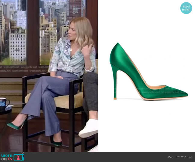 Satin Pumps by Gianvito Rossi worn by Kelly Ripa on Live with Kelly and Ryan