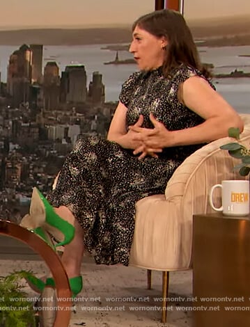 Mayim Bialik's green heels on The Drew Barrymore Show