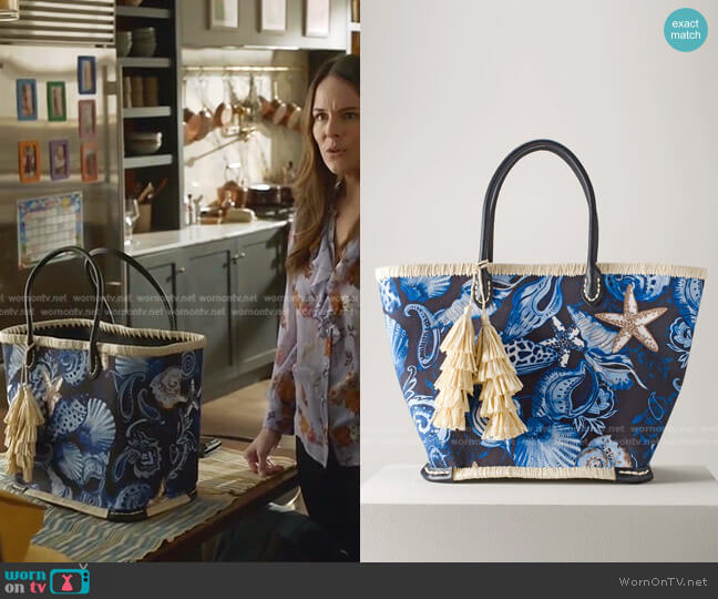 Seashell Print Tote by White House Black Market worn by Isabella Colón (Yara Martinez) on Bull