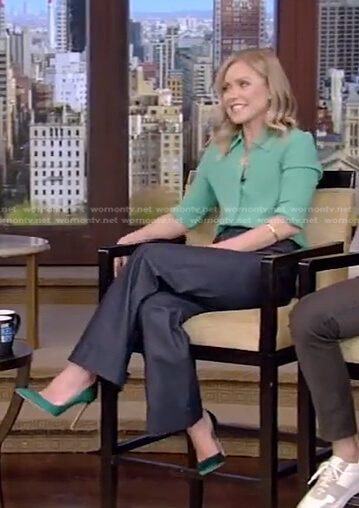 Kelly’s green blouse and wide-leg jeans on Live with Kelly and Ryan
