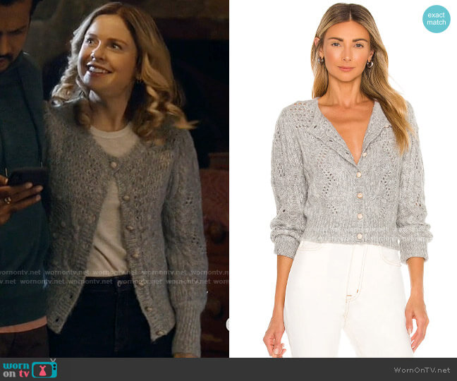 Heartloom Thalia Cardi worn by Sam (Rose McIver) on Ghosts