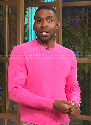 Justin’s pink sweater on E! News Daily Pop