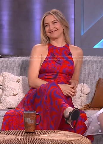 Kate Hudson’s red and blue printed dress on The Kelly Clarkson Show