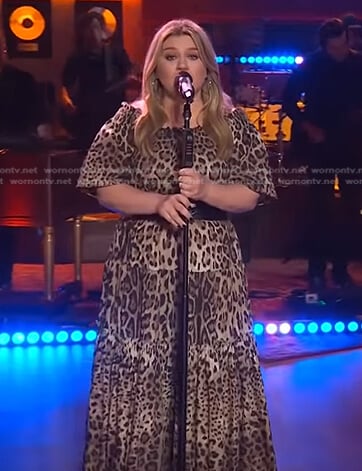 WornOnTV: Kelly’s leopard off shoulder midi dress on The Kelly Clarkson ...