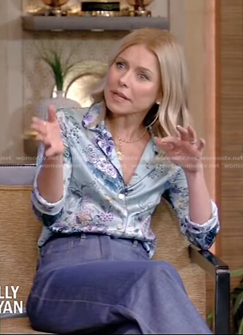 Kelly's green floral blouse and blue pants on Live with Kelly and Ryan