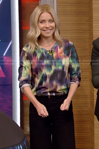 Kelly’s tie dye top on Live with Kelly and Ryan