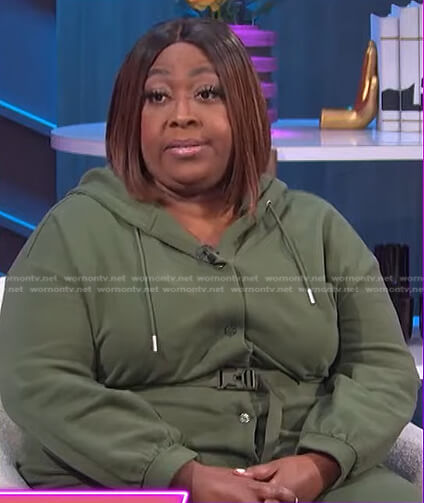 Loni's green belted jumpsuit on E! News Nightly Pop