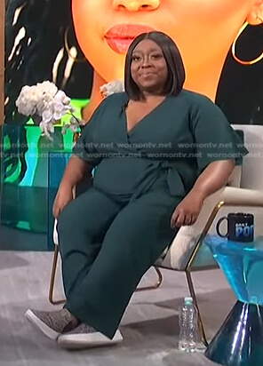 Loni's green wrap jumpsuit on E! News Daily Pop