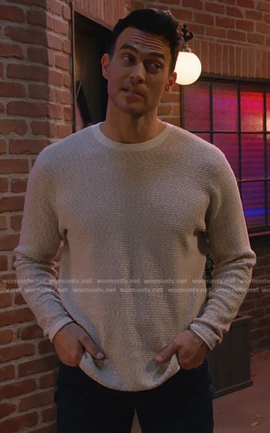Max’s beige sweater on Call Me Kat