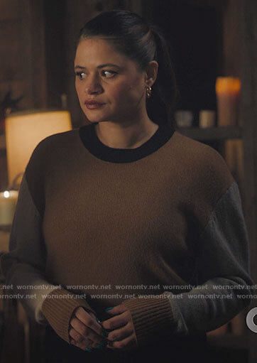 Mel's tan colorblock sweater on Charmed