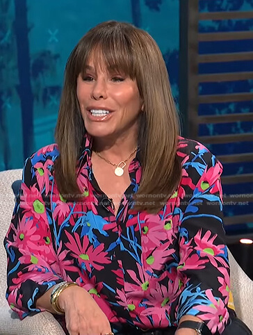 Melissa Rivers’s black and pink floral shirt on E! News Daily Pop