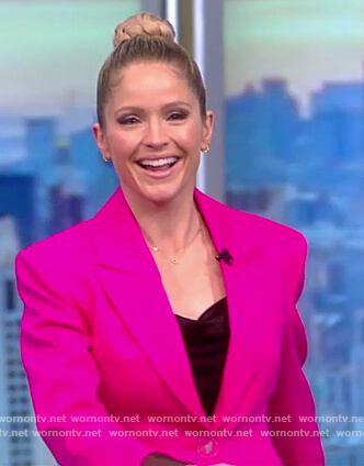 Sara’s pink single button blazer on The View