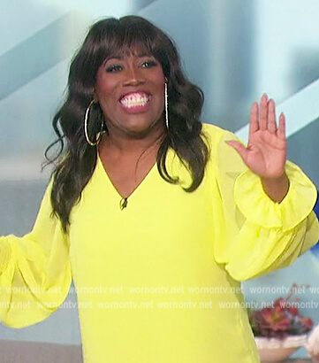 Sheryl’s yellow v-neck top on The Talk