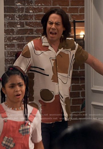 Spencer's abstract print shirt on iCarly