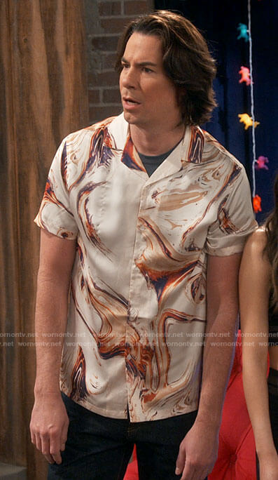 Spencer's marble print shirt on iCarly