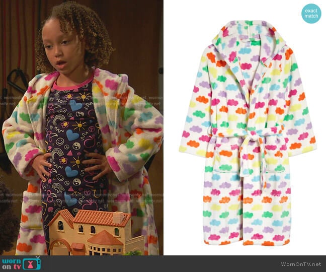 Hooded Fleece Robe by Tucker + Tate worn by Alice Baxter (Mykal-Michelle Harris) on Ravens Home