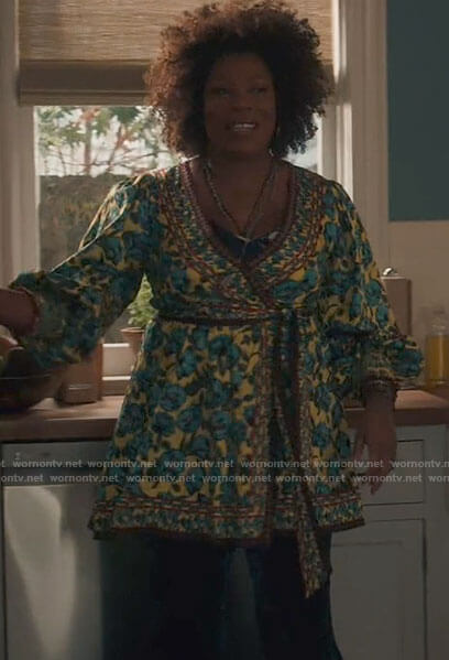 Vi’s floral wrap tunic top on The Equalizer