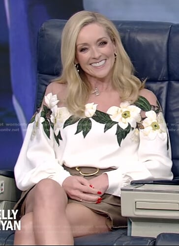 Jane Krakowski’s white floral blouse and khaki shorts on Live with Kelly and Ryan