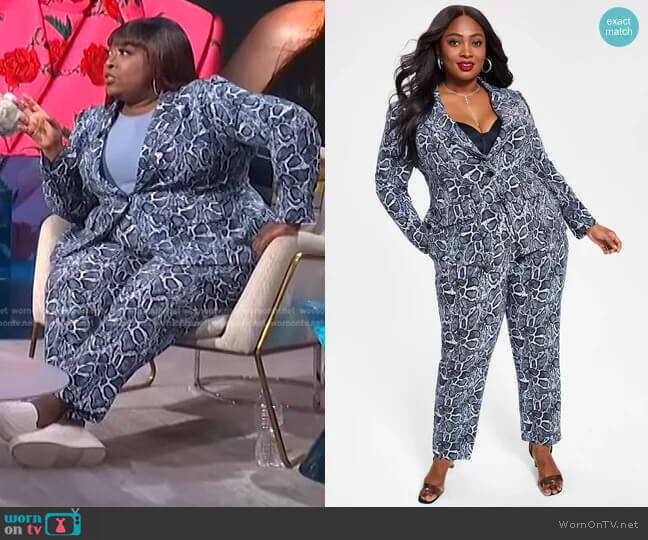 WornOnTV: Loni’s blue snake print blazer and pants on E! News Daily Pop ...