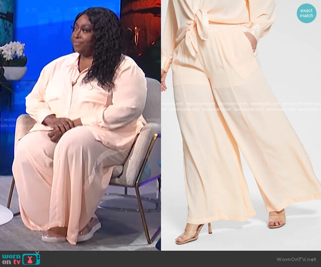 WornOnTV: Loni’s pink blouse and wide-leg pants on E! News Daily Pop ...