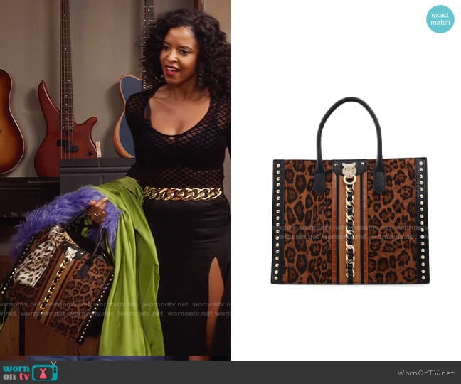 Aldo Aboma Tote worn by Wickie Roy (Renée Elise Goldsberry) on Girls5eva