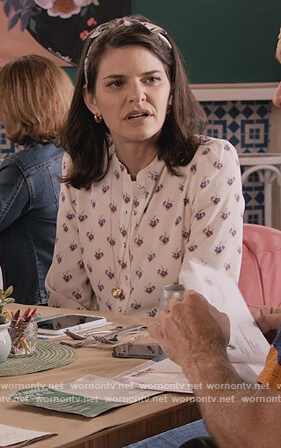 Allison’s white floral print blouse on Grace and Frankie