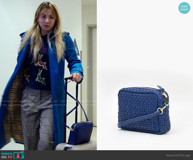 Clare V Midi Sac in Woven Pacific worn by Cassie Bowden (Kaley Cuoco) on The Flight Attendant