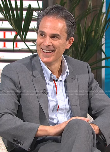 Gary Janetti’s blue button down cotton shirt on E! News Daily Pop