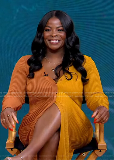 Janelle James’s yellow and brown colorblock ribbed dress on Good Morning America