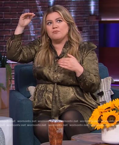 Kelly’s gold metallic tie dress on The Kelly Clarkson Show