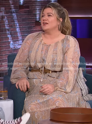 Kelly’s paisley print midi dress on The Kelly Clarkson Show