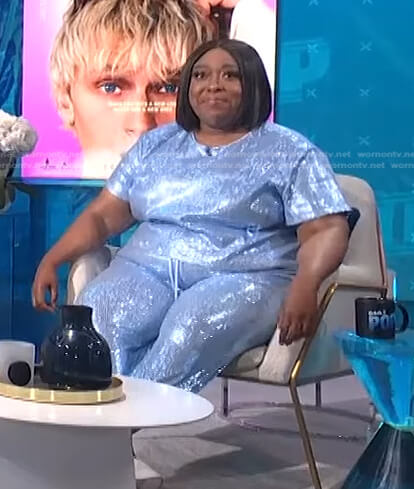 Loni’s blue sequin tee and trackpants on E! News Daily Pop