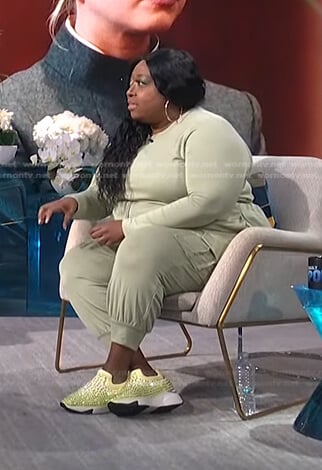 Loni’s light green drawstring jumpsuit on E! News Daily Pop