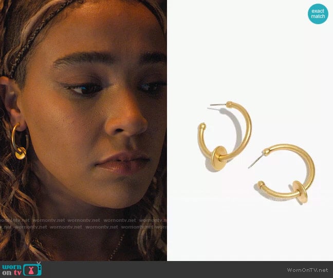 Madewell Washer Medium Hoop Earrings worn by Mikaela Danso (Lucy Barrett) on Charmed