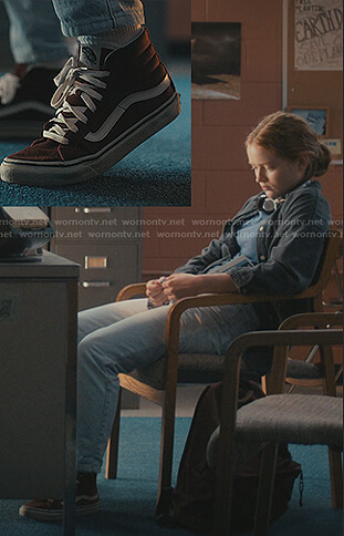 Max's blue ringer tee and brown sneakers on Stranger Things