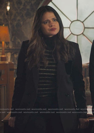 Mel's striped turtleneck and black blazer with velvet pocket on Charmed