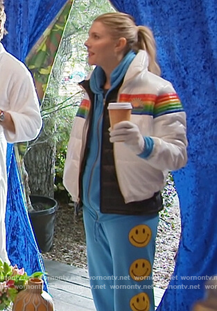 Amanda's blue smiley face hoodie on The Talk