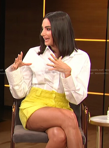 Paige DeSorbo's yellow mini skirt on E! News Daily Pop