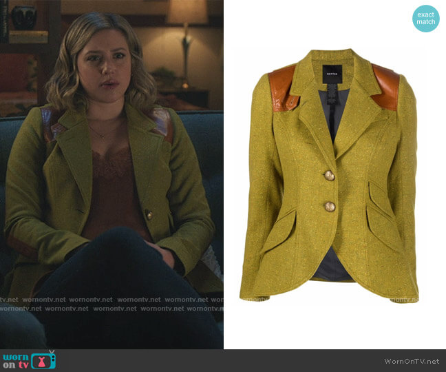 Notched-lapels single-breasted blazer by Smythe worn by Betty Cooper (Lili Reinhart) on Riverdale