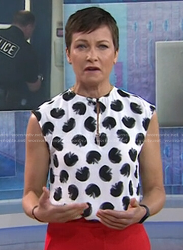 Stephanie’s white printed keyhole top on Today