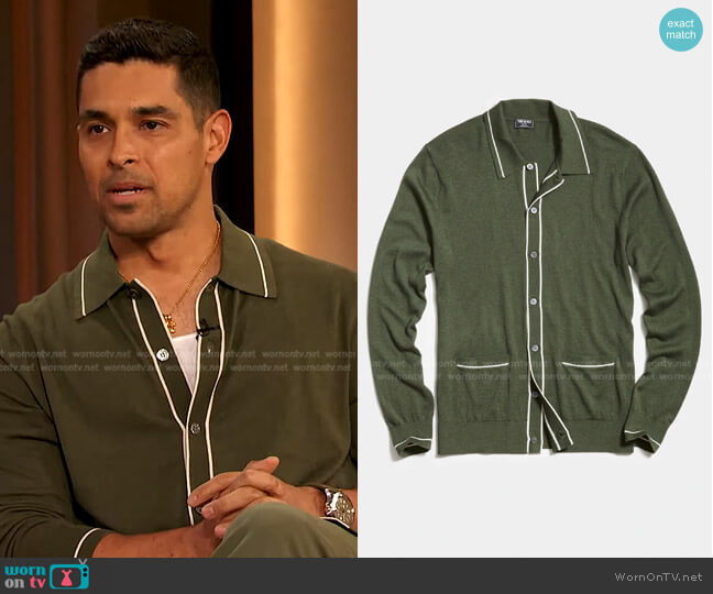 Button Down Sweater Polo by Todd Snyder worn by Wilmer Valderrama on The Drew Barrymore Show